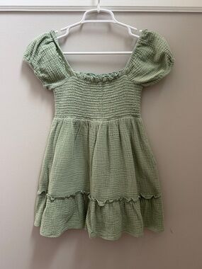 Like New Girls' Franki Smocked Puff Sleeve Dress in Sage Green Sz 12